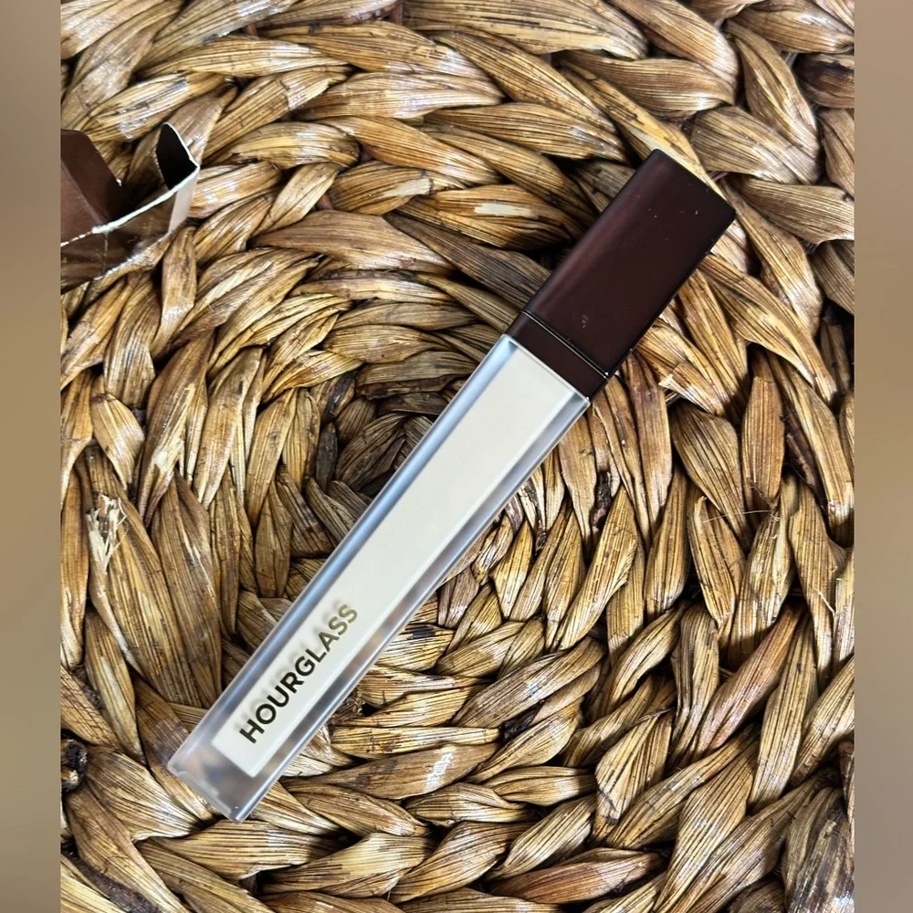 New Hourglass Vanish Airbrush Concealer in cotton color 2 full size